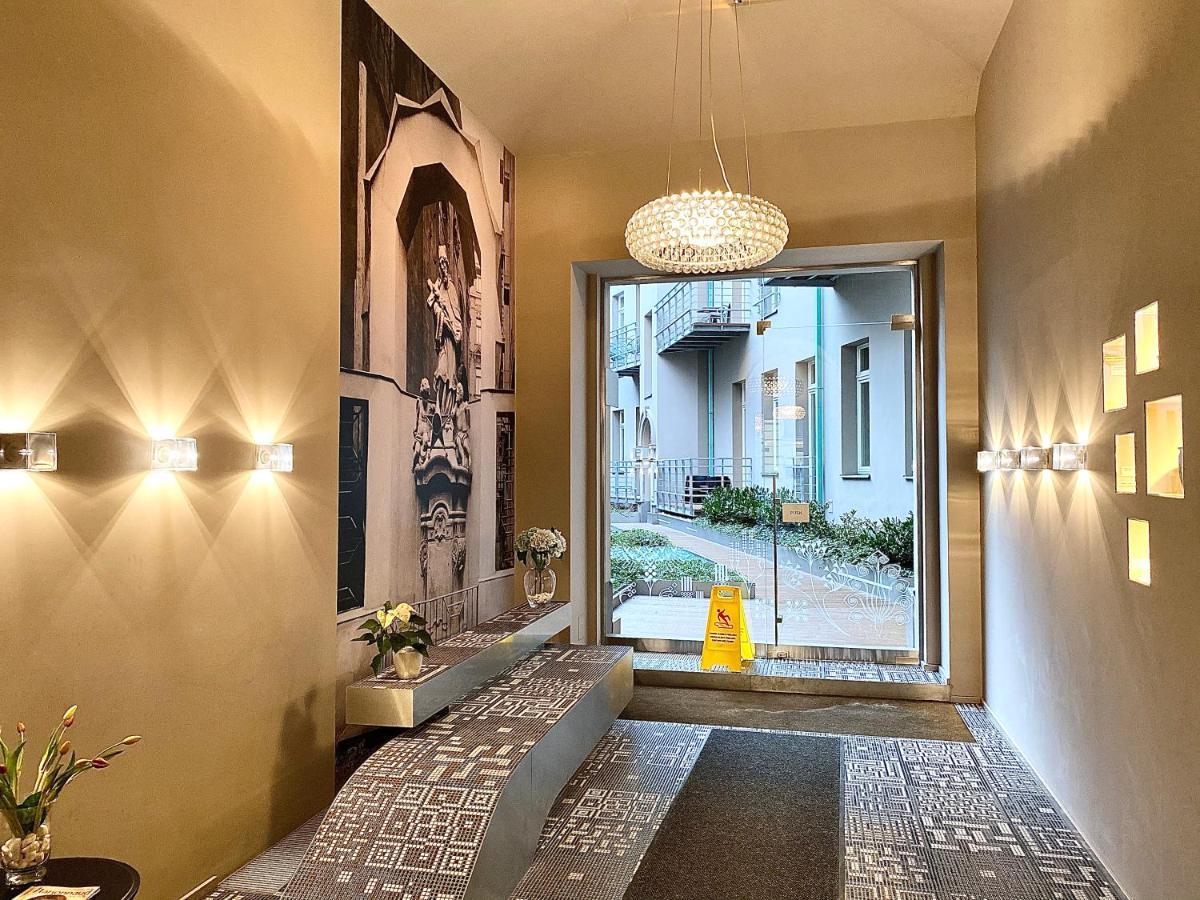 Exclusive Apartment + Best Located Praha Bagian luar foto