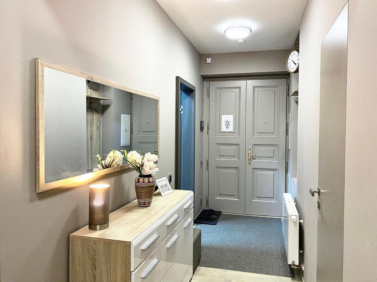 Exclusive Apartment + Best Located Praha Bagian luar foto